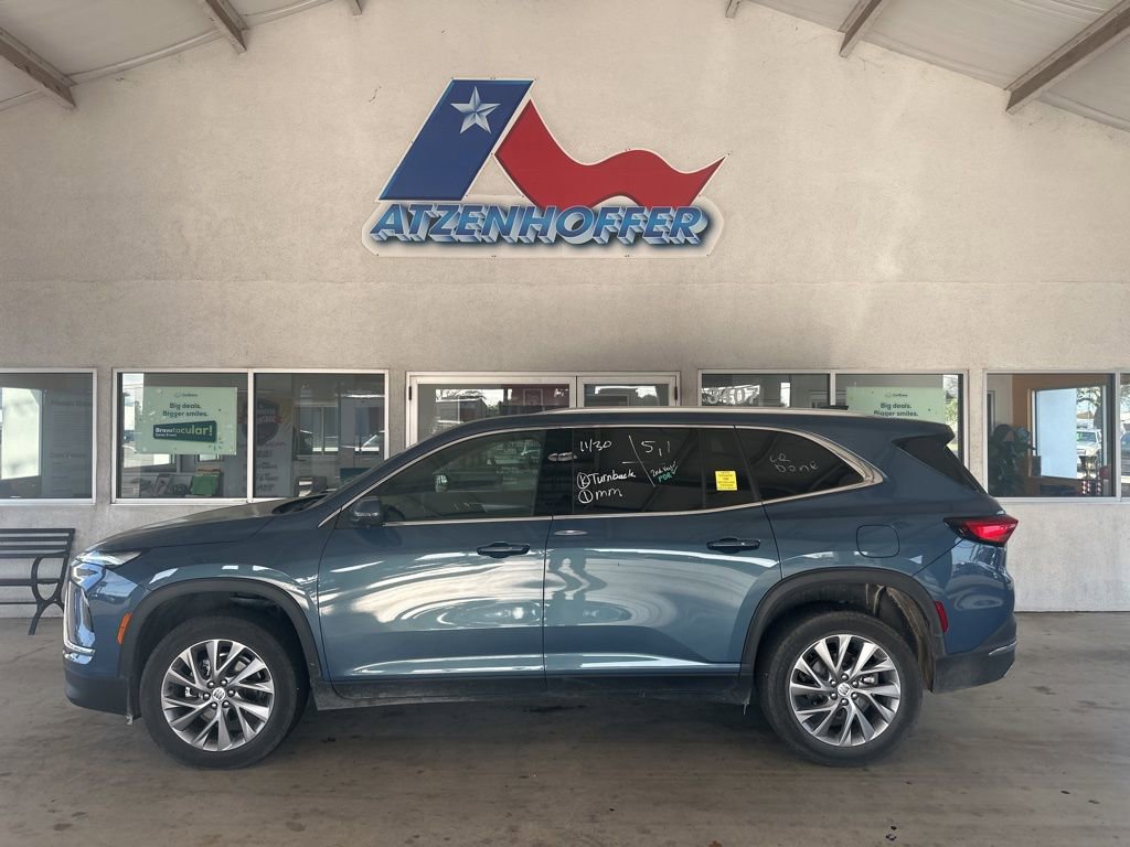 Used 2025 Buick Enclave Preferred image 2