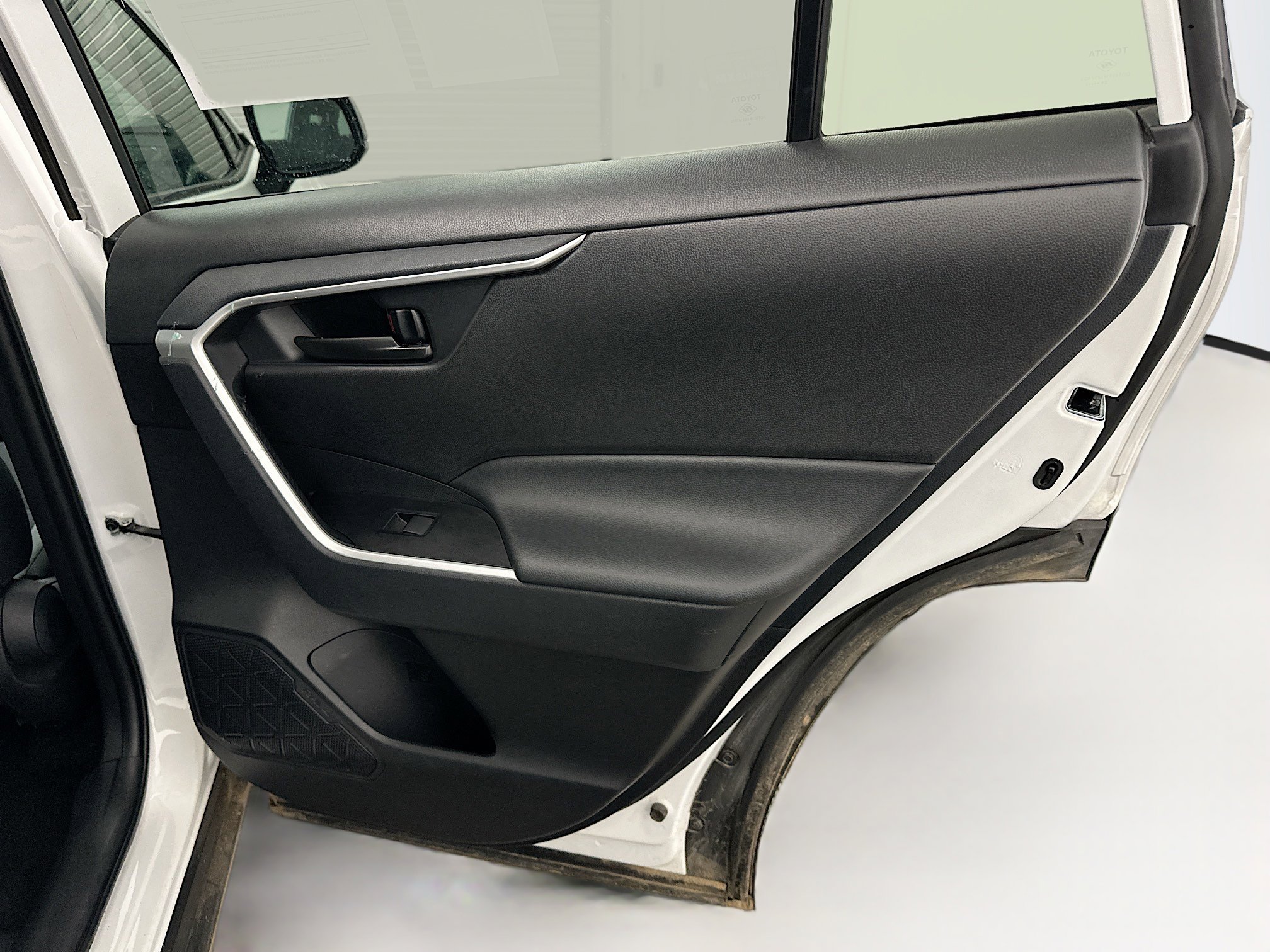 Used 2025 Toyota RAV4 LE image 31