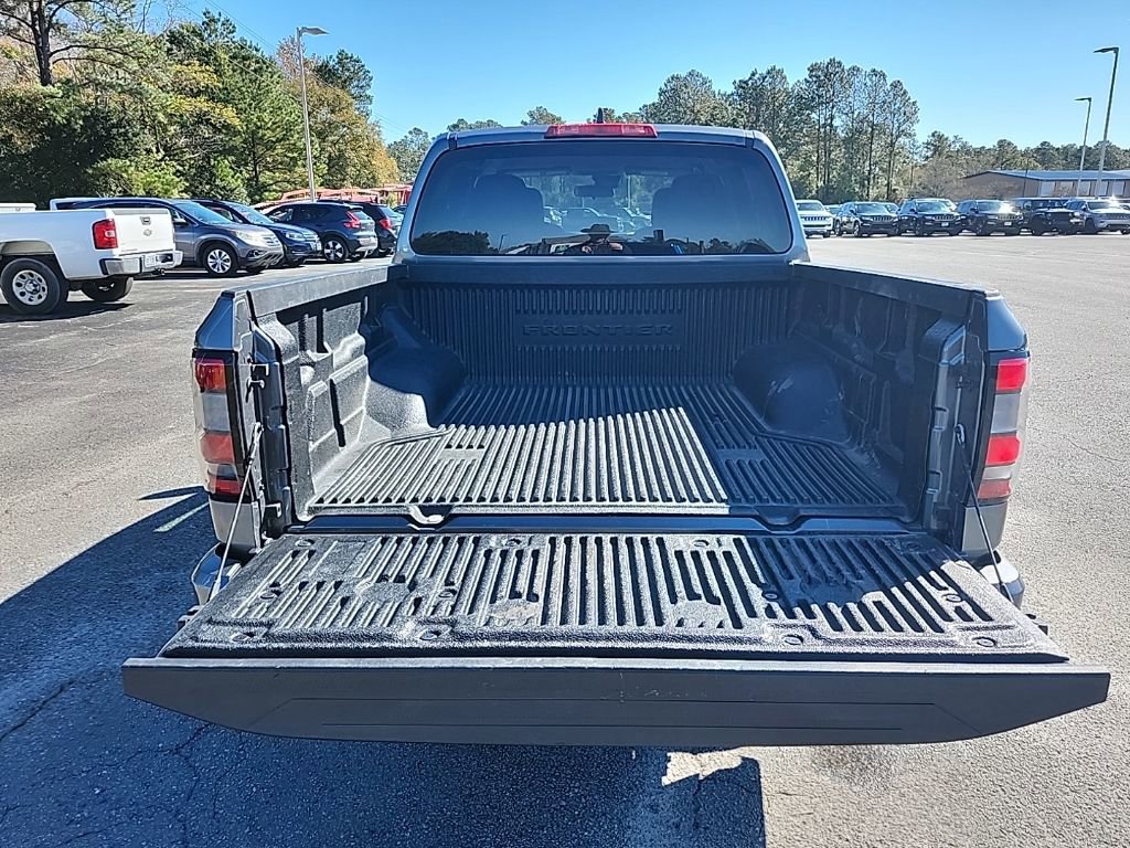 Used 2023 Nissan Frontier SV image 18