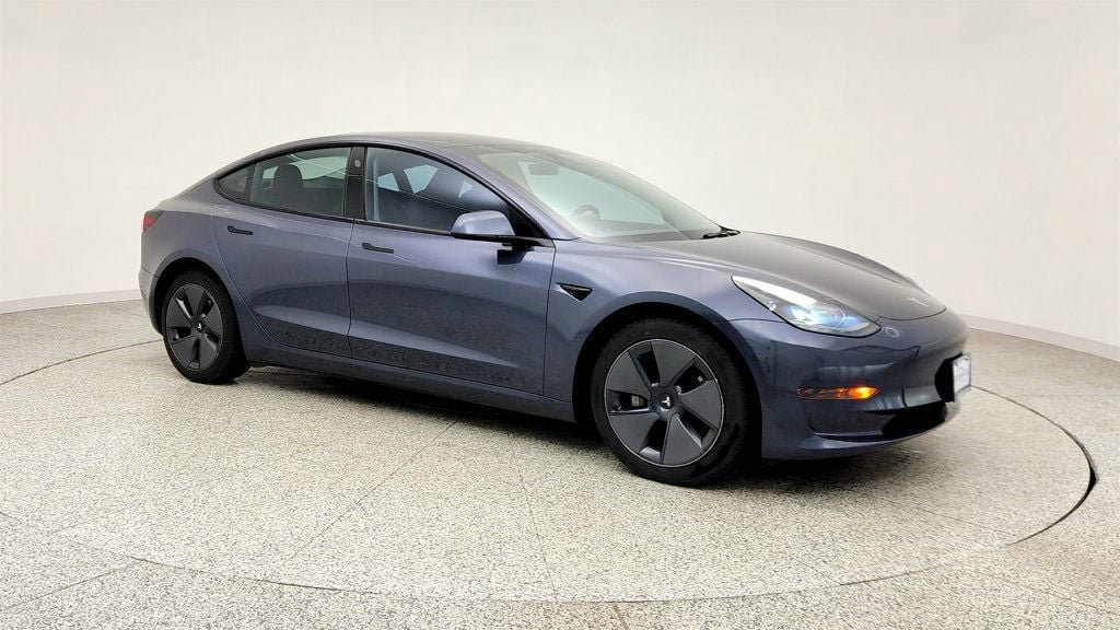 Used 2023 Tesla Model 3 Standard Range image 3