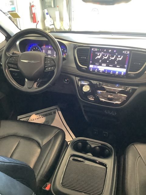 Certified 2021 Chrysler Pacifica Touring-L w/ S Appearance Package AWD/4WD image 10