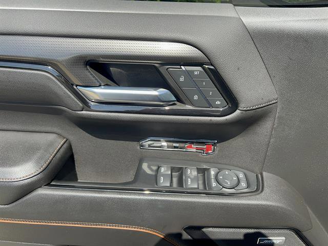 Used 2022 GMC Sierra 1500 AT4 w/ AT4 Premium Package AWD/4WD image 11