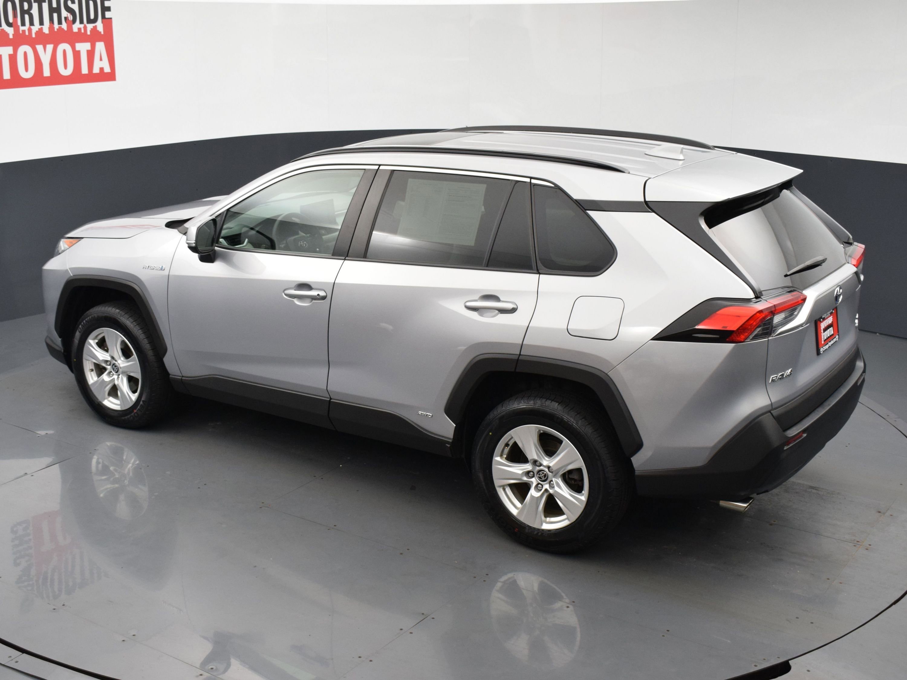 Used 2021 Toyota RAV4 XLE w/ Convenience Package AWD/4WD image 20