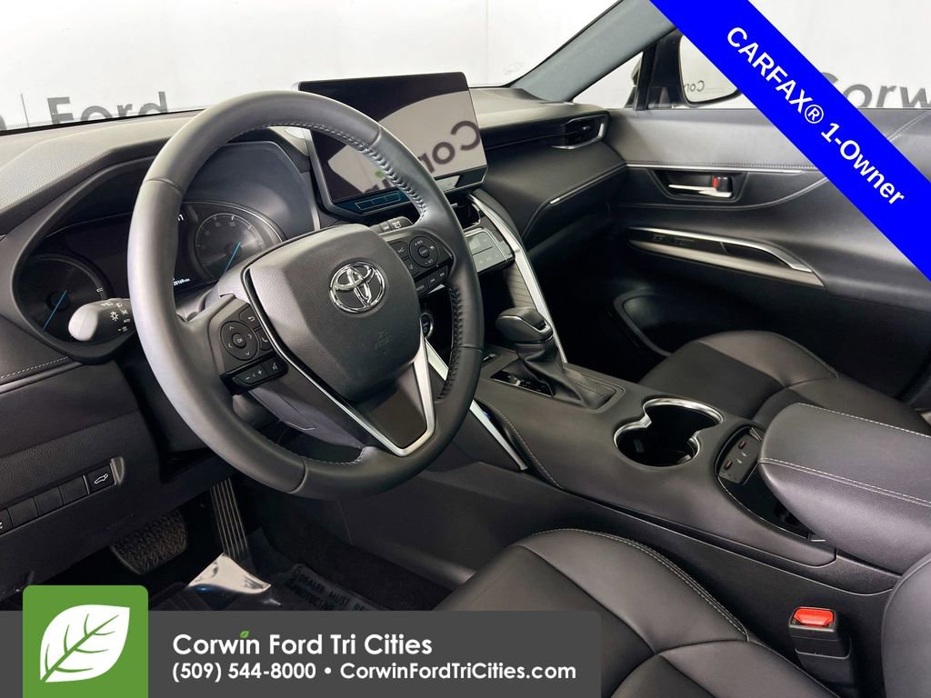 Used 2024 Toyota Venza Nightshade image 3