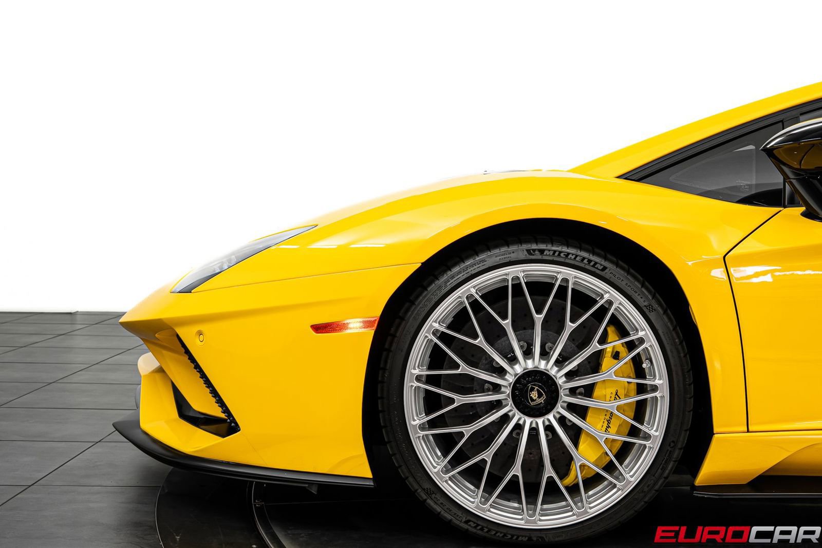 Used 2018 Lamborghini Aventador S image 15