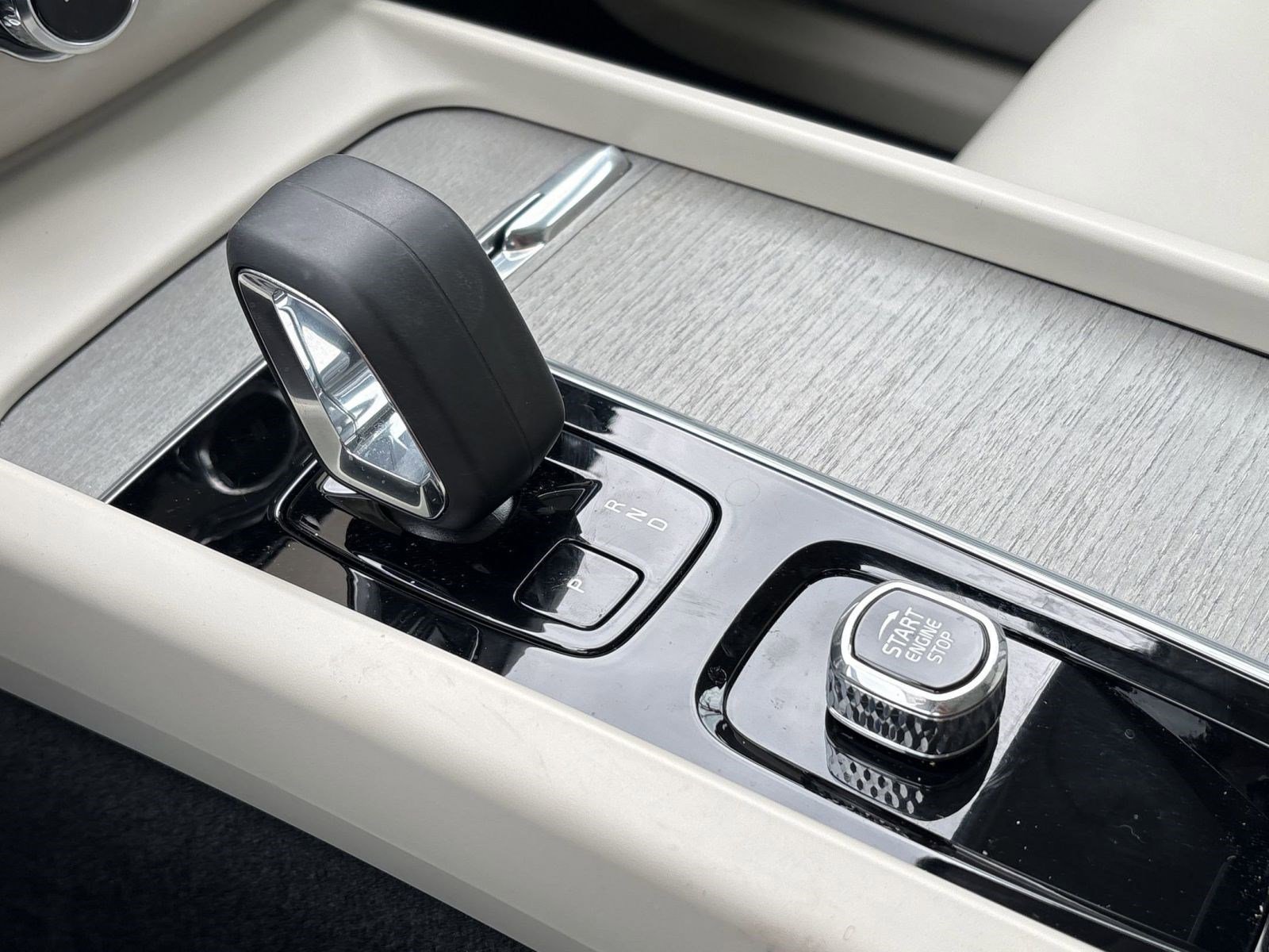 Certified 2024 Volvo XC60 B5 Plus image 15