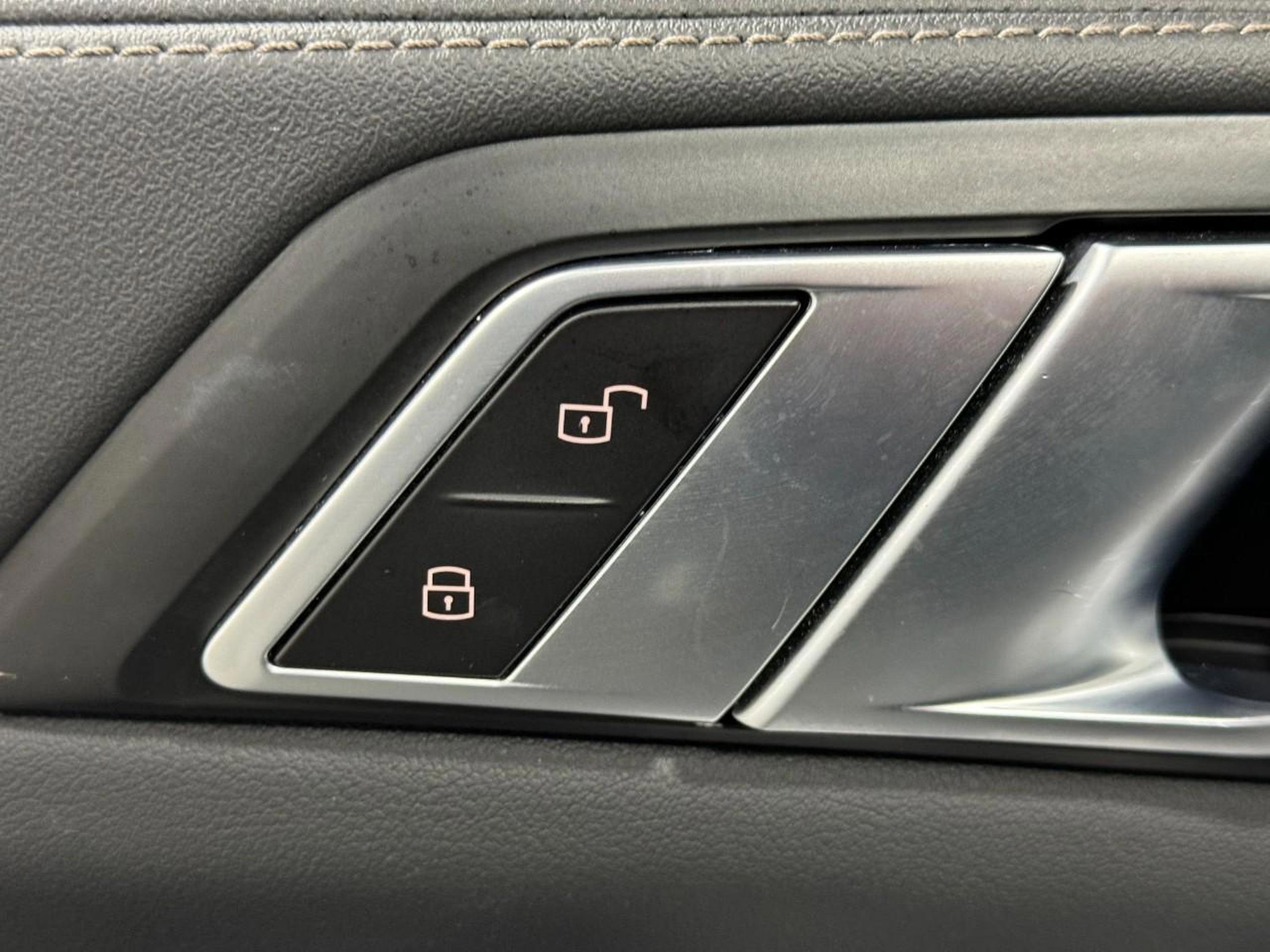 Used 2025 BMW X7 xDrive40i image 24