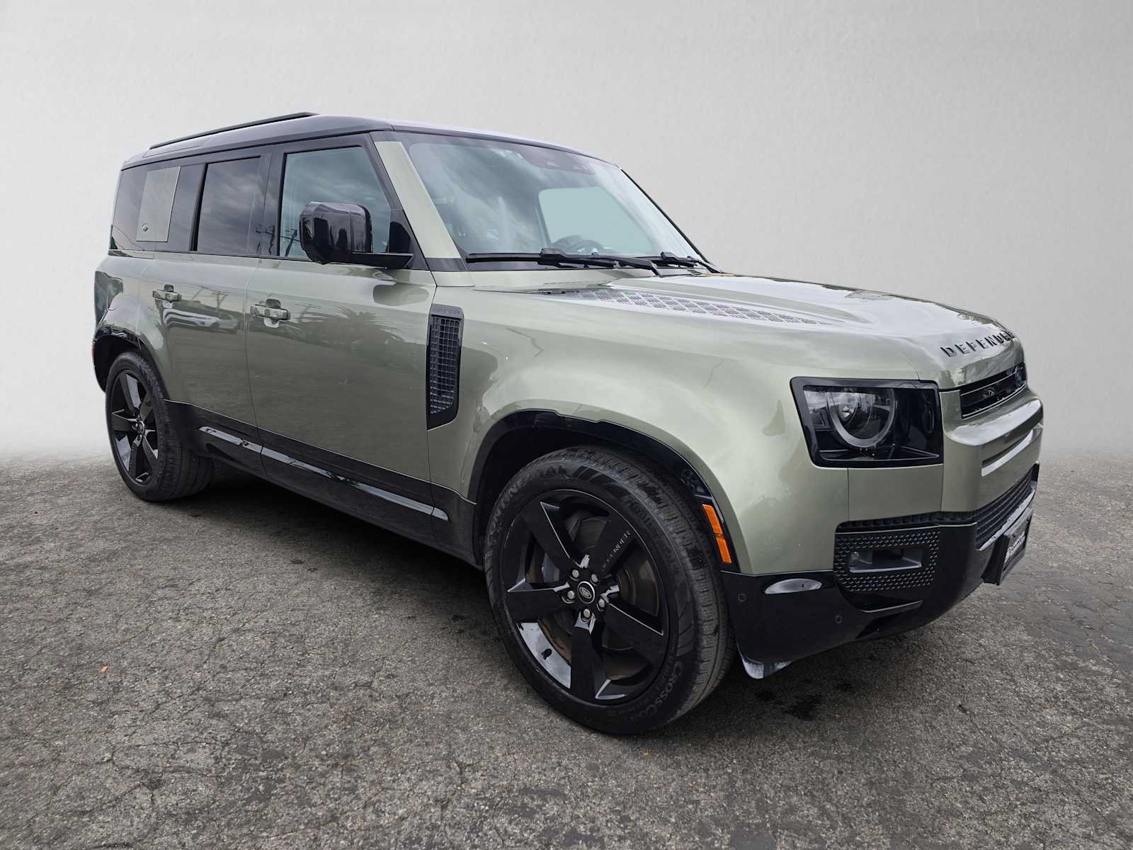 Used 2024 Land Rover Defender 110 X-Dynamic SE AWD/4WD image 7
