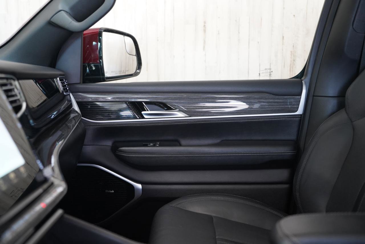 Used 2022 Jeep Wagoneer Series III w/ Premium Group I RWD image 31