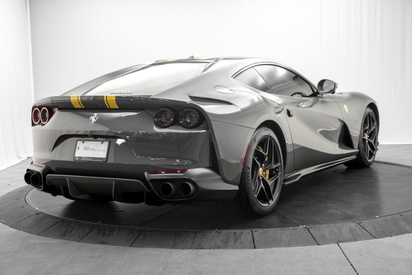 Used 2020 Ferrari 812 Superfast RWD image 7
