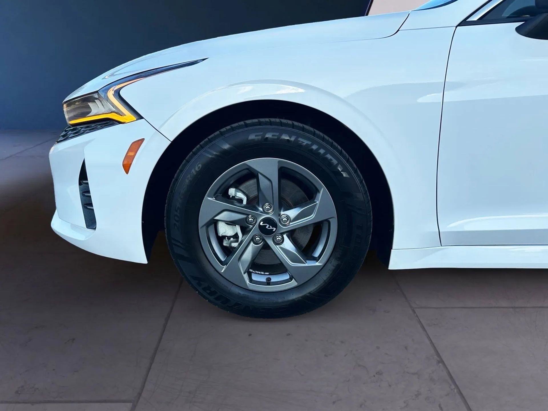 Used 2022 Kia K5 LXS FWD image 9