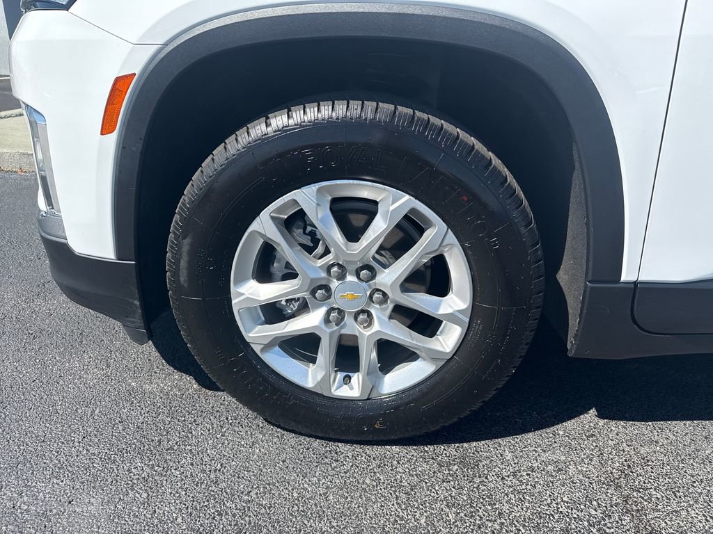 Used 2022 Chevrolet Traverse LS FWD image 29