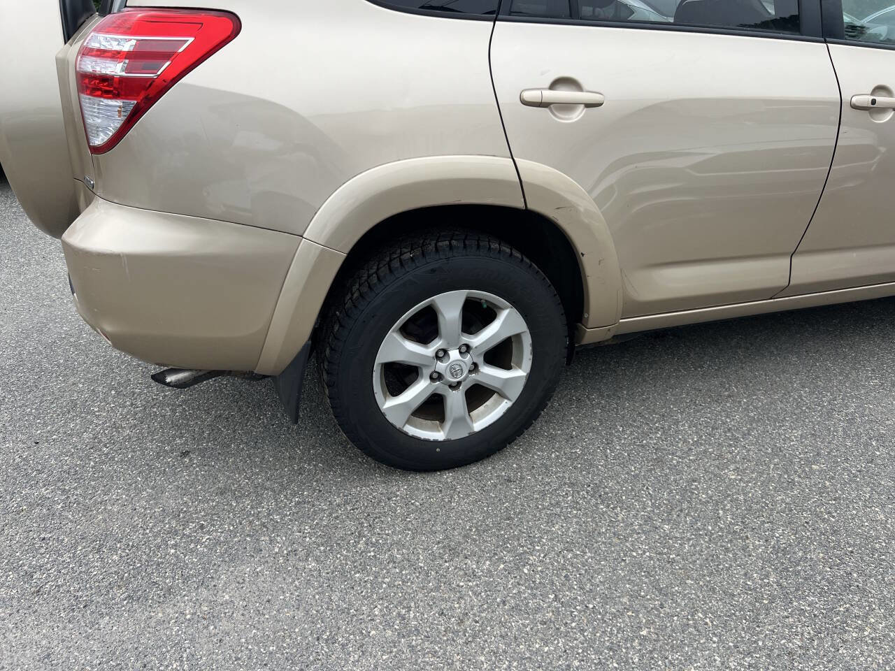 Used 2011 Toyota RAV4 Limited w/ Limited Extra Value Pkg AWD/4WD image 32