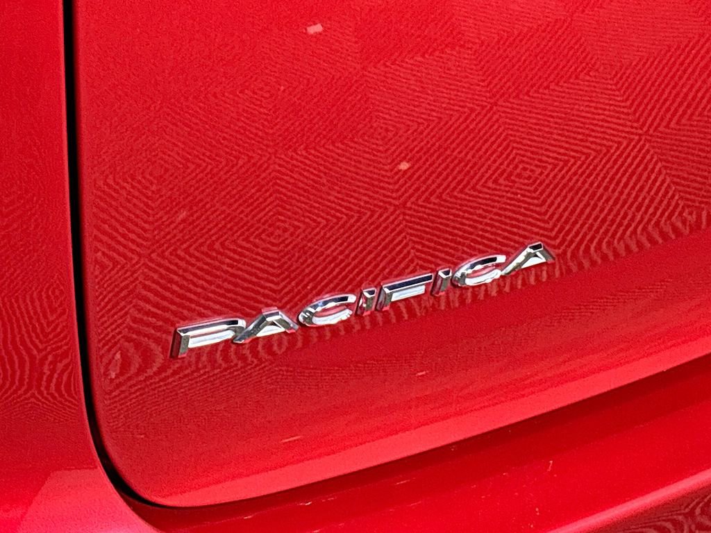 Used 2025 Chrysler Pacifica Select image 22