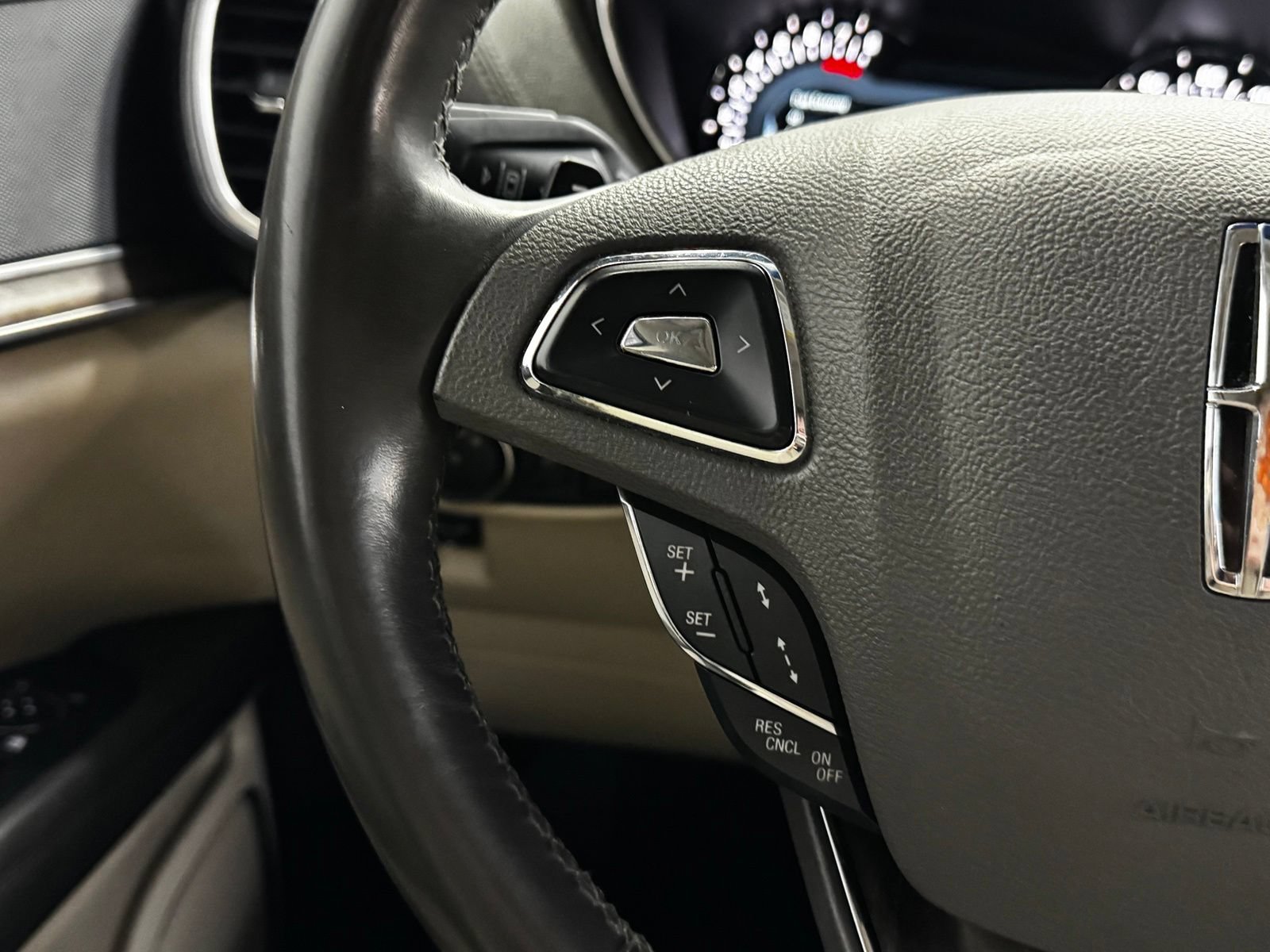 Used 2018 Lincoln MKX Reserve w/ Driver Assistance Package AWD/4WD image 23
