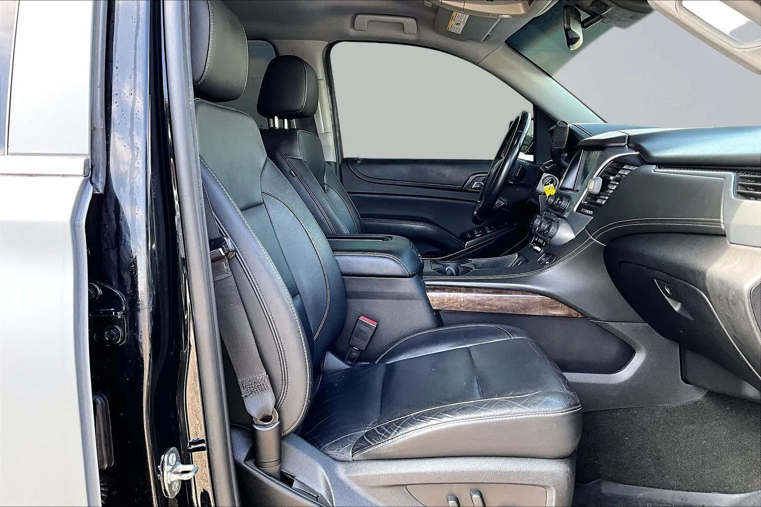 Used 2018 Chevrolet Tahoe LT w/ Z71 Midnight Edition AWD/4WD image 29
