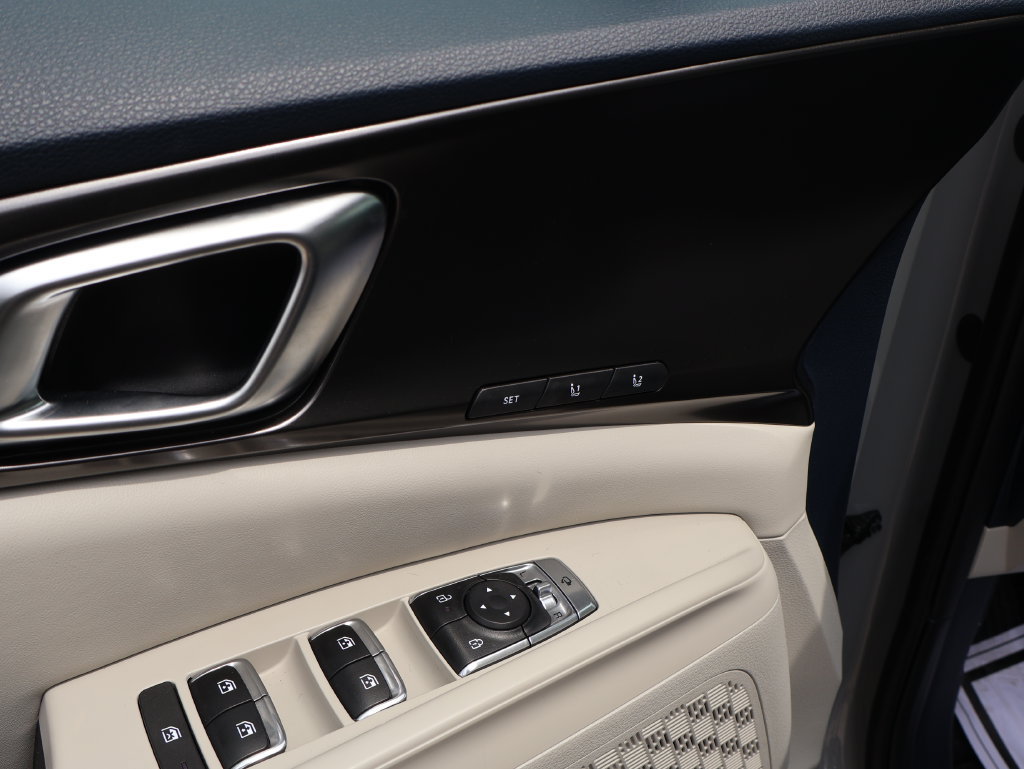 New 2026 Kia Carnival SX w/ SX Dark Edition Package FWD image 17
