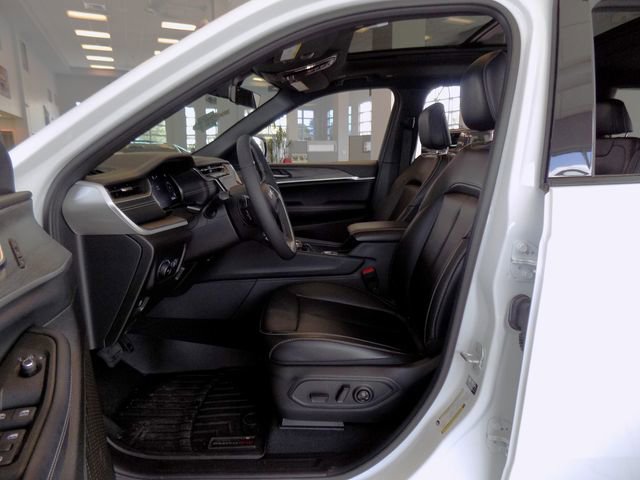 Certified 2025 Jeep Grand Cherokee L Limited w/ Black Appearance Package image 18