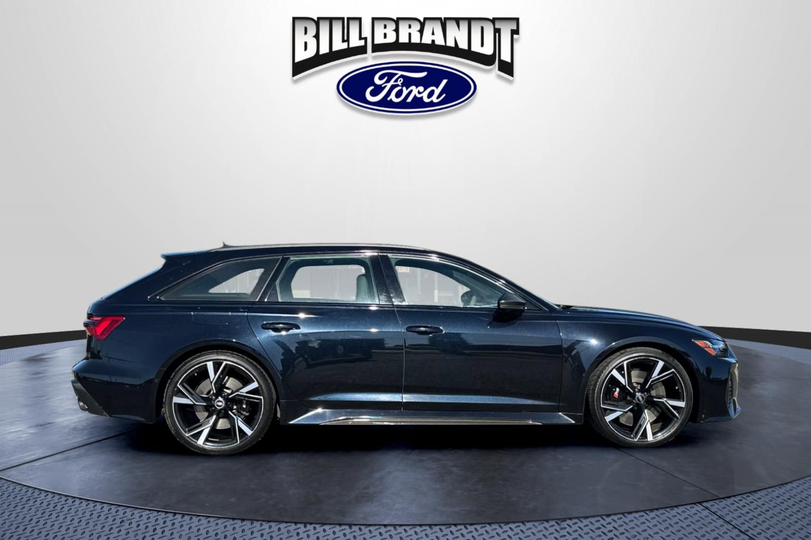 Used 2022 Audi RS 6 AWD/4WD image 2