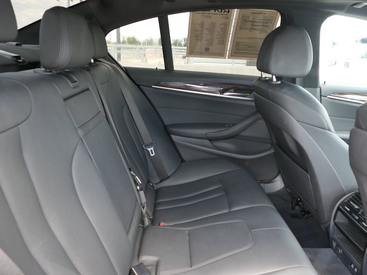 Used 2020 BMW 530e w/ Convenience Package image 27