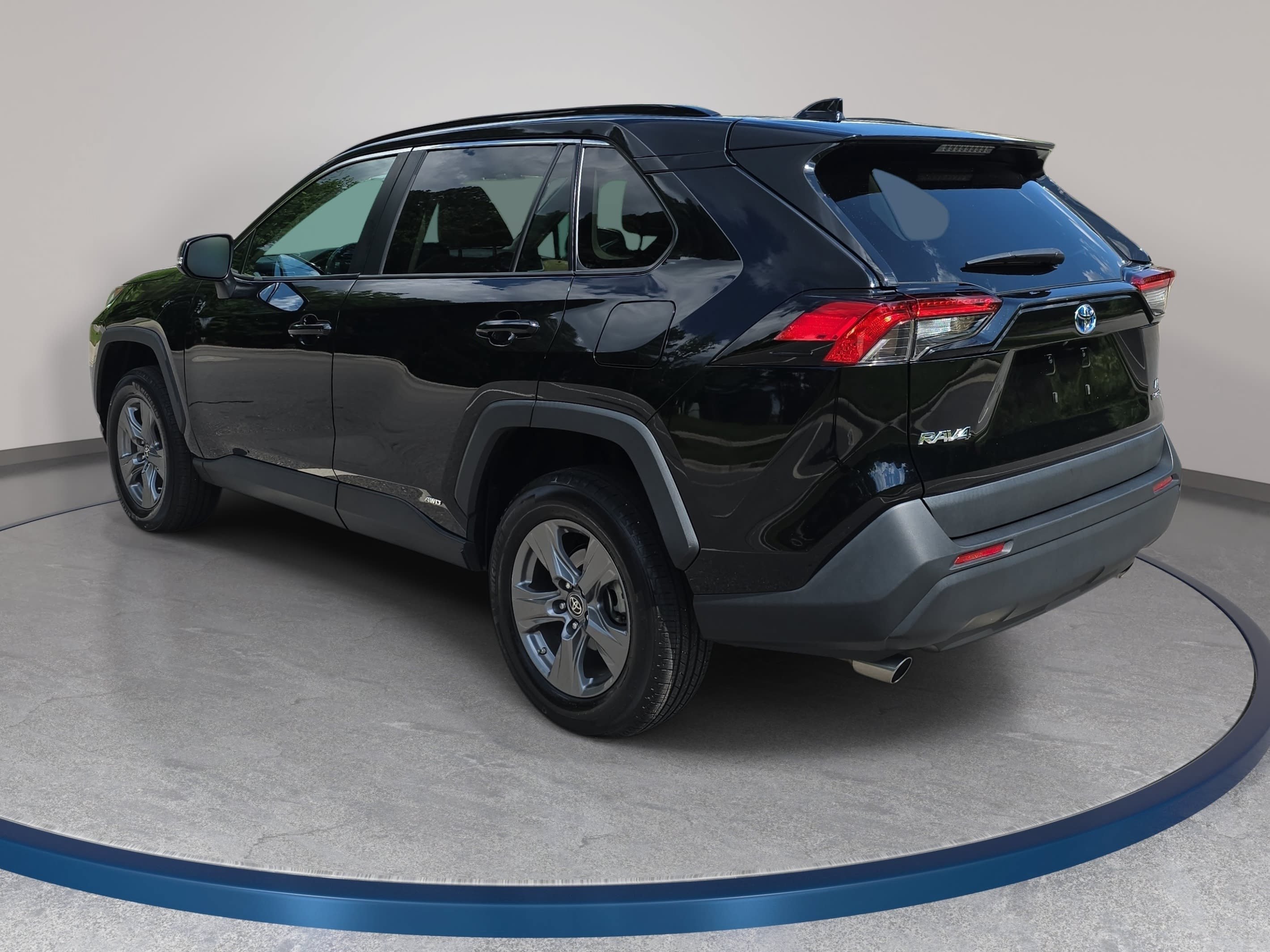 Certified 2024 Toyota RAV4 LE AWD/4WD image 7