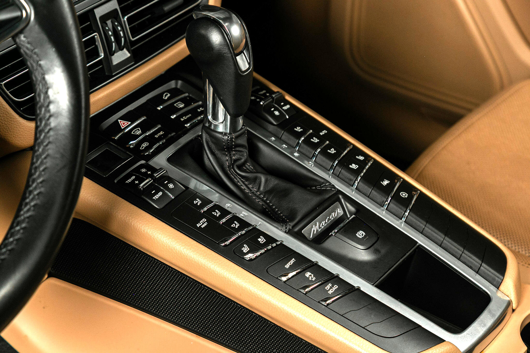 Used 2019 Porsche Macan w/ Premium Package Plus image 34