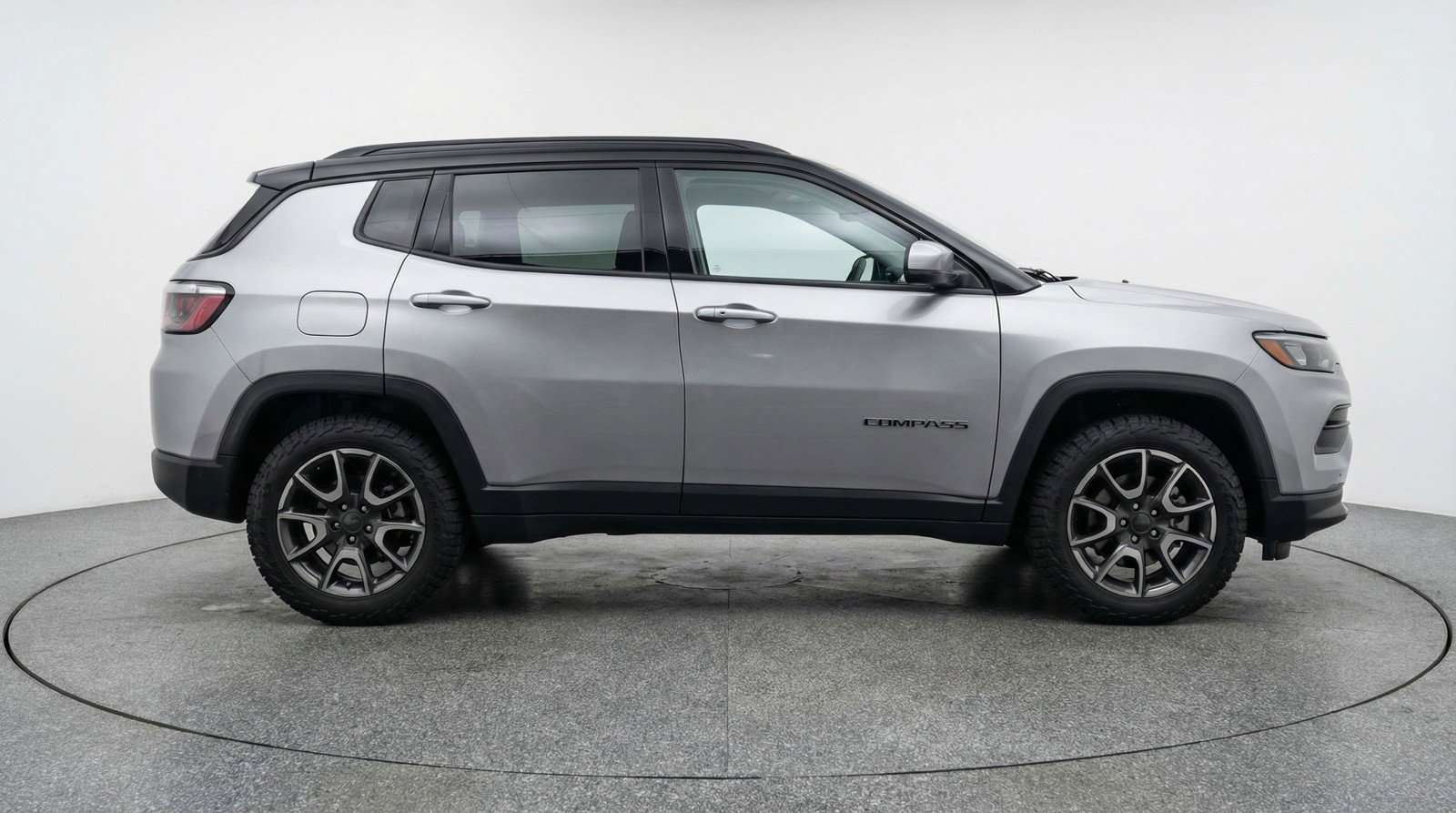 Used 2025 Jeep Compass Trailhawk image 11