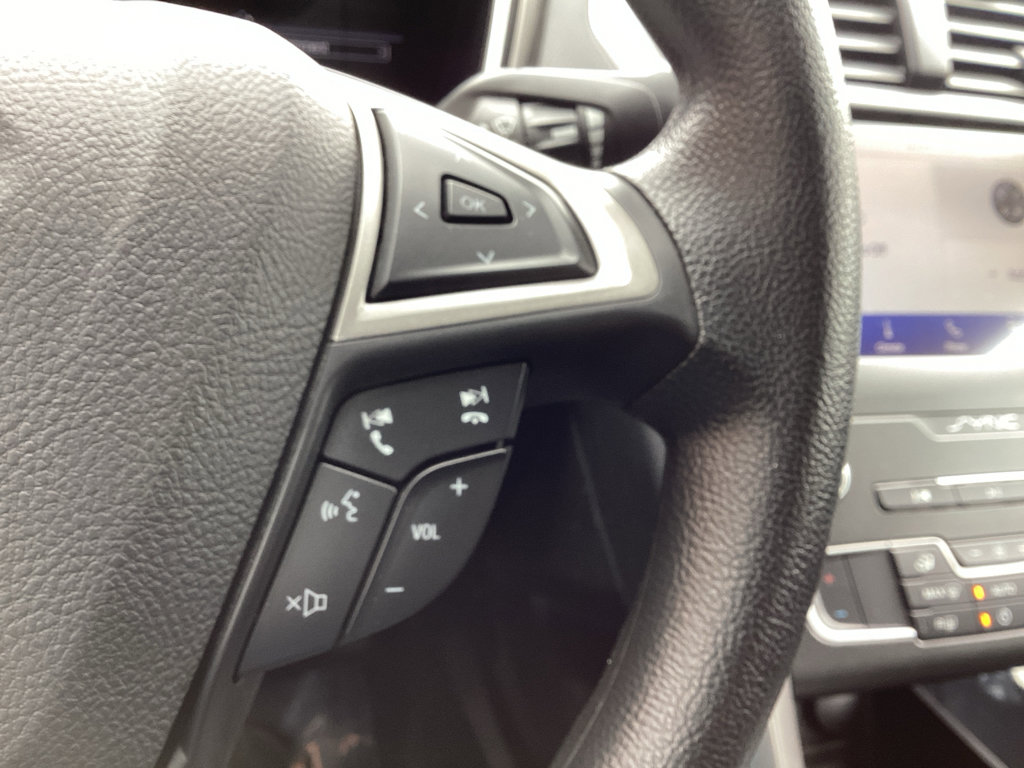 Used 2020 Ford Fusion SE image 23