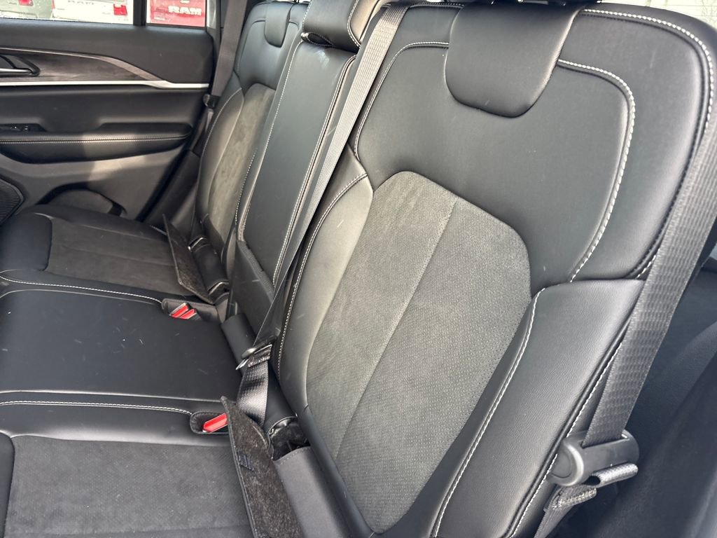 New 2026 Jeep Grand Cherokee Altitude image 32