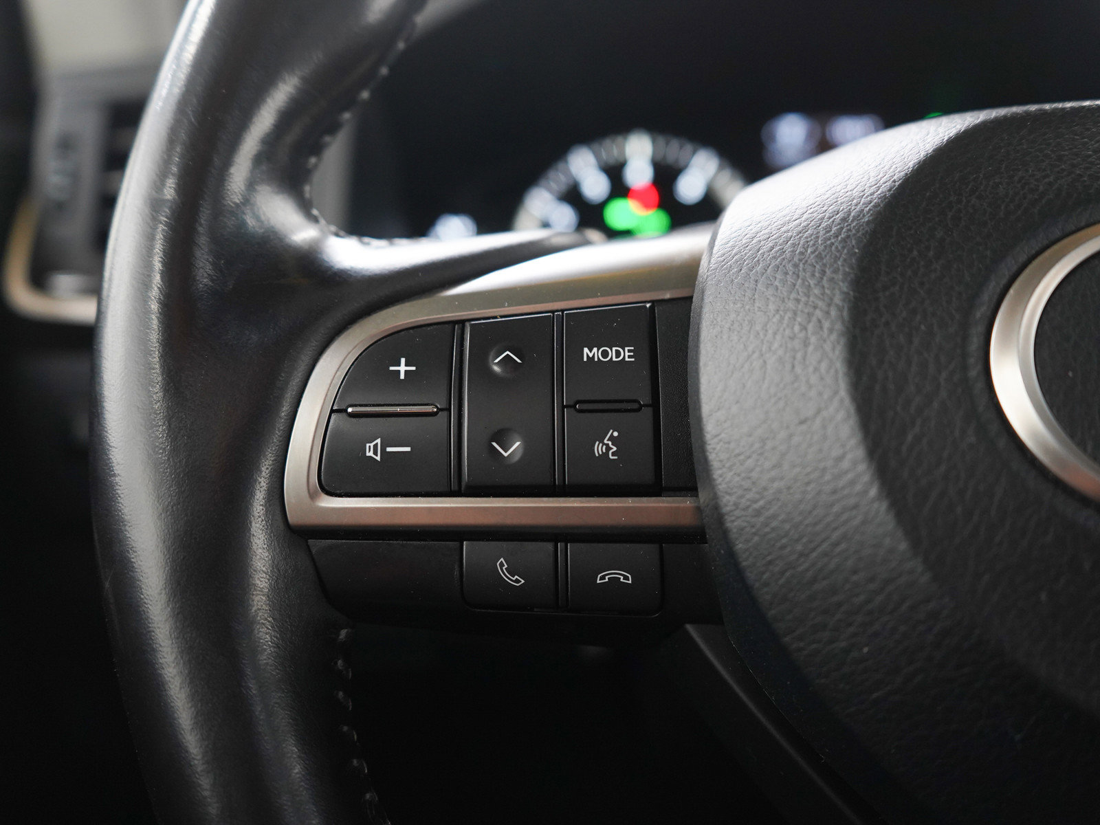 Used 2021 Lexus LX 570 4WD w/ Luxury Package image 29