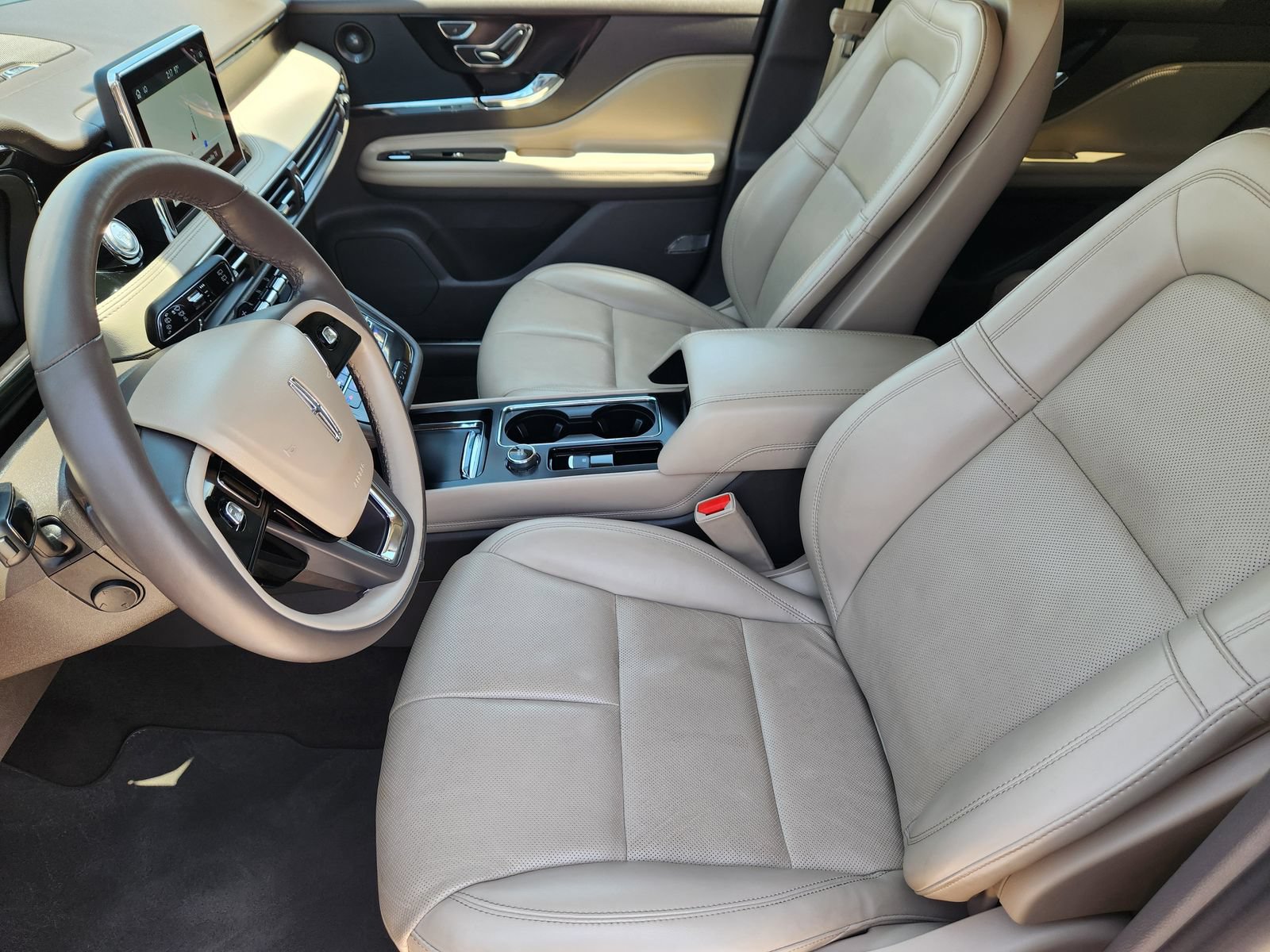 Used 2021 Lincoln Corsair Reserve w/ Elements Package FWD image 13
