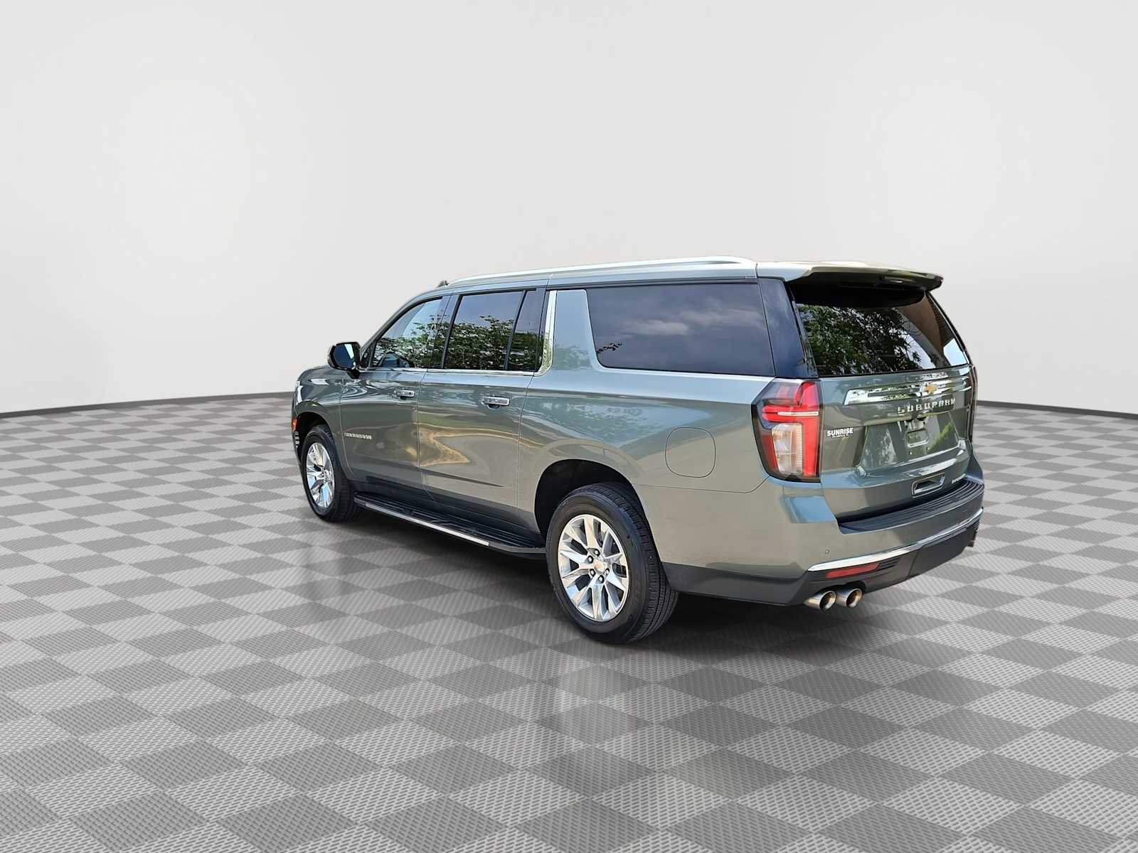 Used 2023 Chevrolet Suburban Premier AWD/4WD image 6