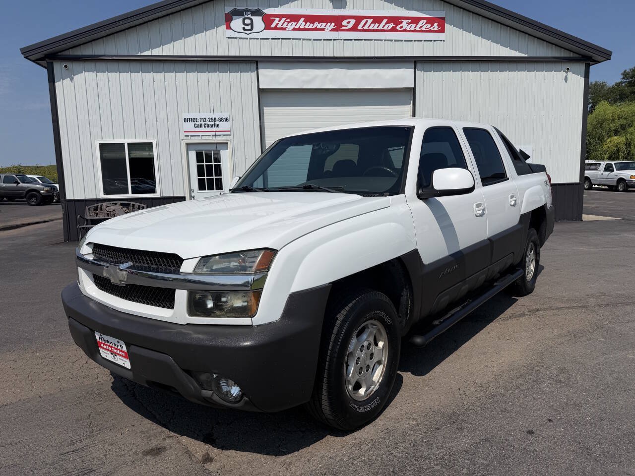 Used 2003 Chevrolet Avalanche 4x4 image 1