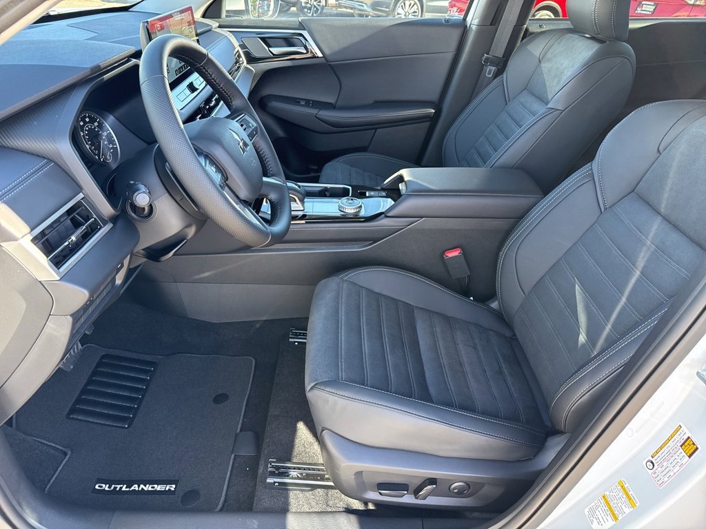 New 2025 Mitsubishi Outlander SE image 22