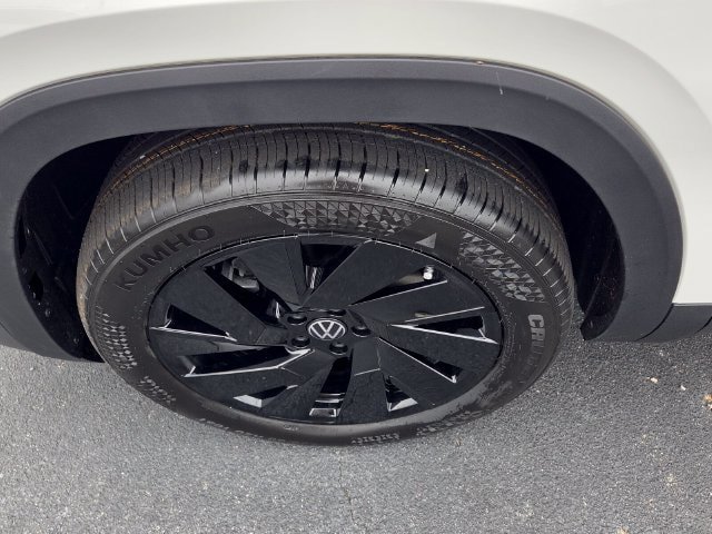 New 2026 Volkswagen Atlas Cross Sport SE FWD image 17