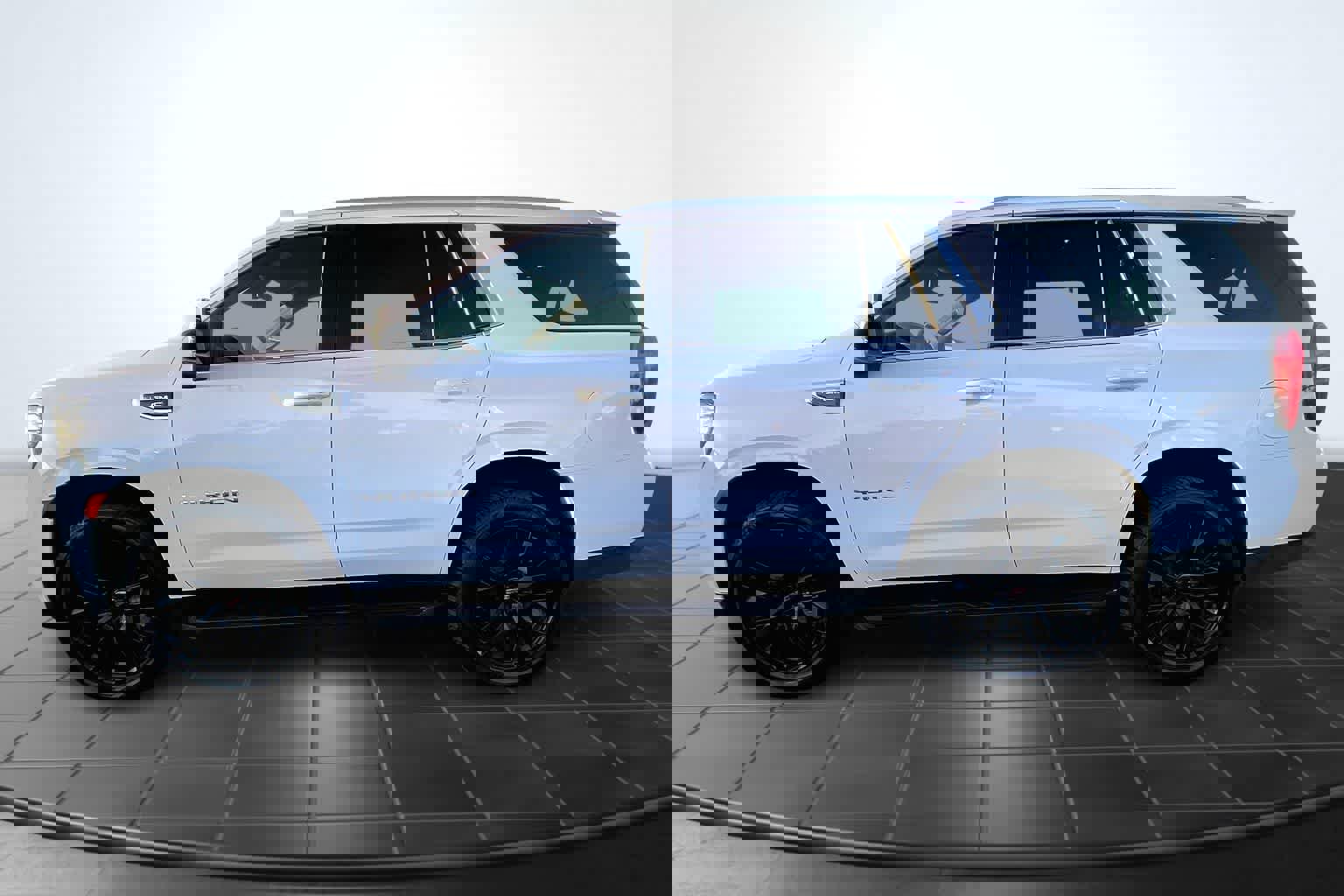 Used 2023 GMC Yukon SLE image 3