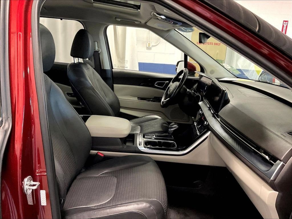 Used 2023 Kia Carnival SX Prestige FWD image 11