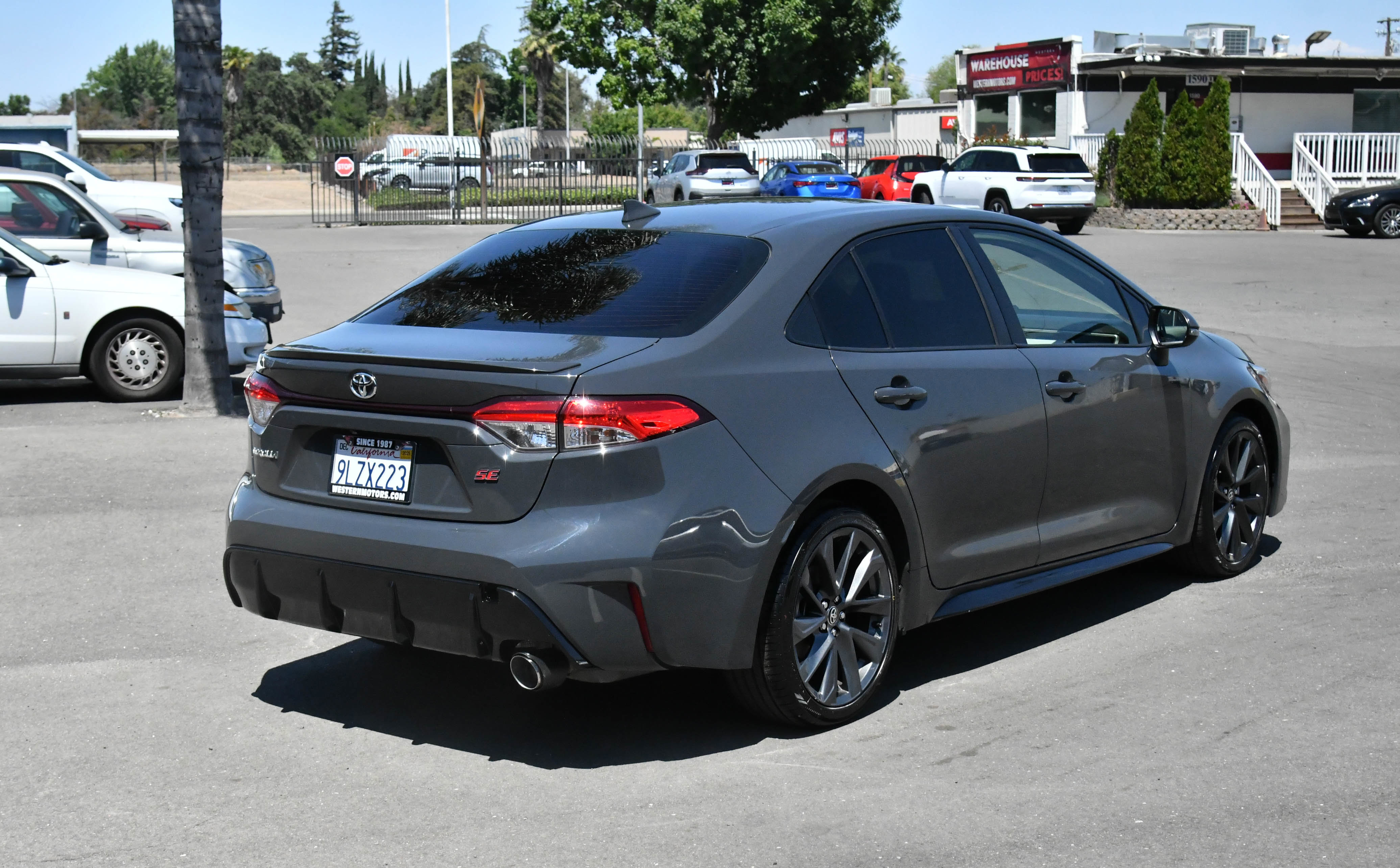 Used 2023 Toyota Corolla SE w/ SE Premium Package FWD image 8