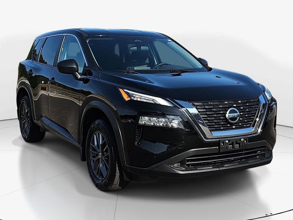 Used 2021 Nissan Rogue S image 2