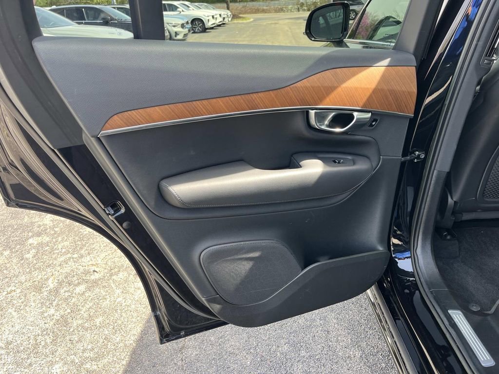 Used 2023 Volvo XC90 B6 Plus w/ Protection Package Premier image 18