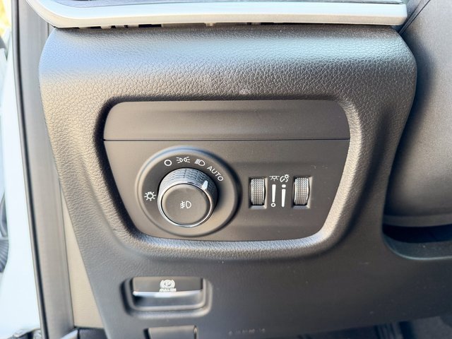 Used 2021 Jeep Grand Cherokee L Limited w/ Luxury Tech Group II image 9