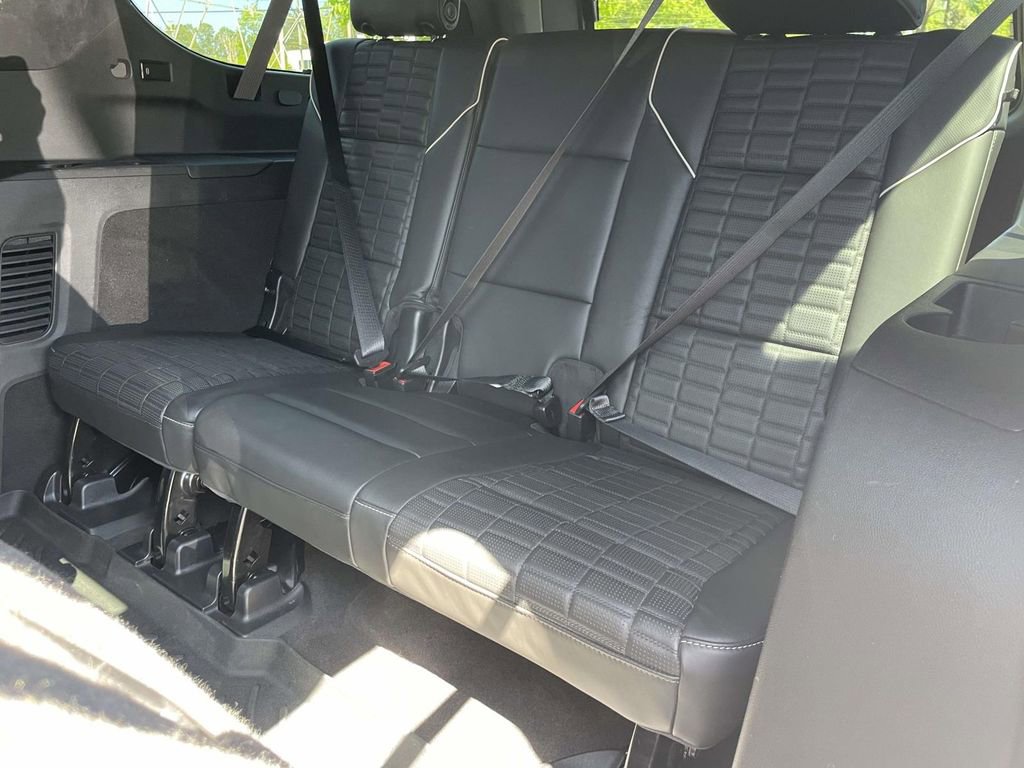 Used 2023 Cadillac Escalade ESV V w/ LPO, ONYX Package AWD/4WD image 13