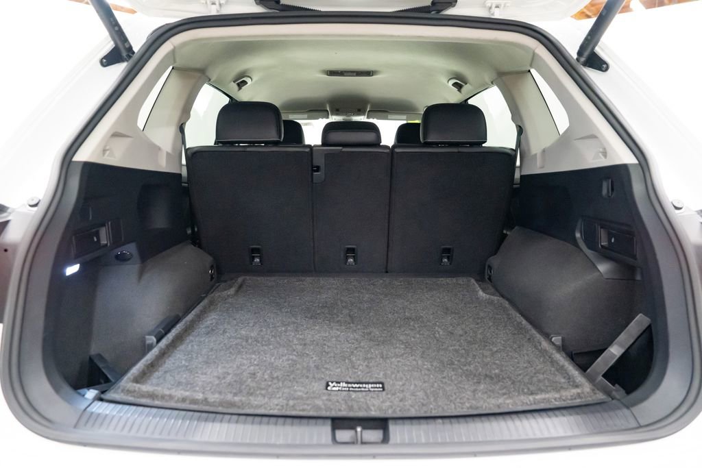 Used 2024 Volkswagen Tiguan SE image 8