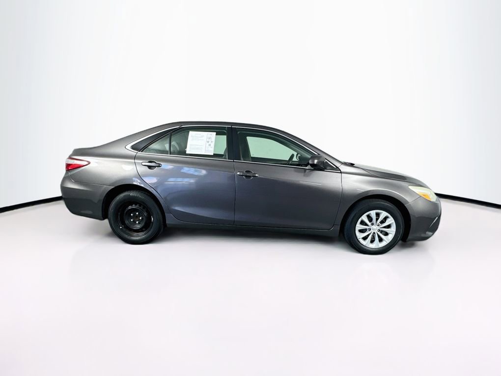 Used 2015 Toyota Camry LE FWD image 11