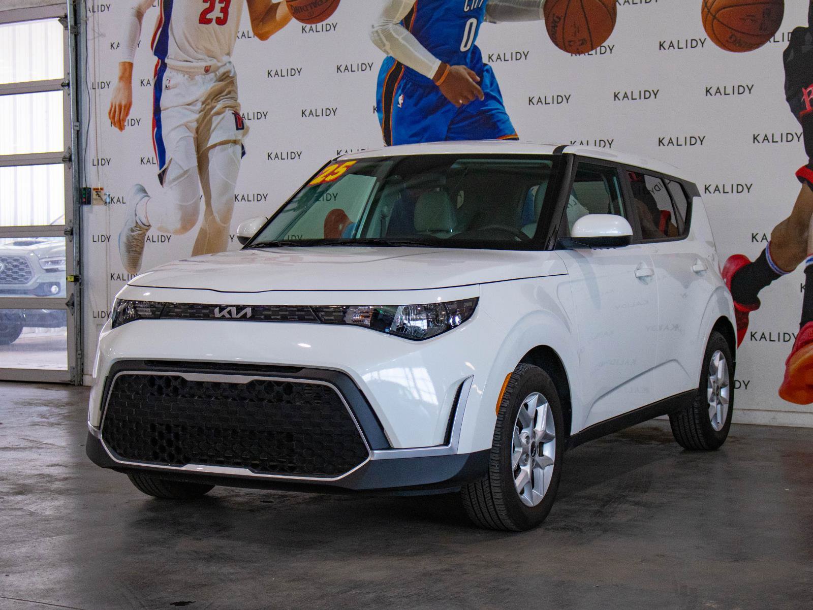 Used 2025 Kia Soul LX w/ LX Technology Package FWD image 20
