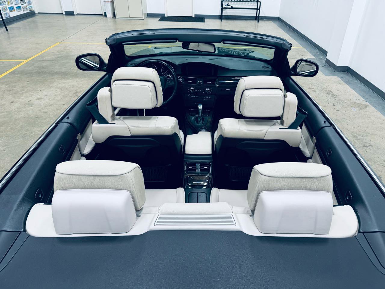 Used 2013 BMW 335i Convertible image 30