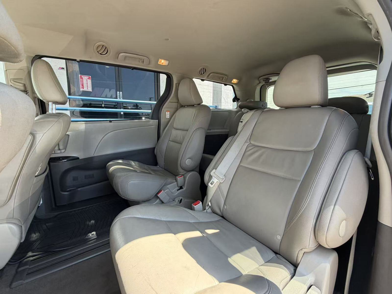 Used 2016 Toyota Sienna XLE w/ XLE Navigation Package FWD image 8