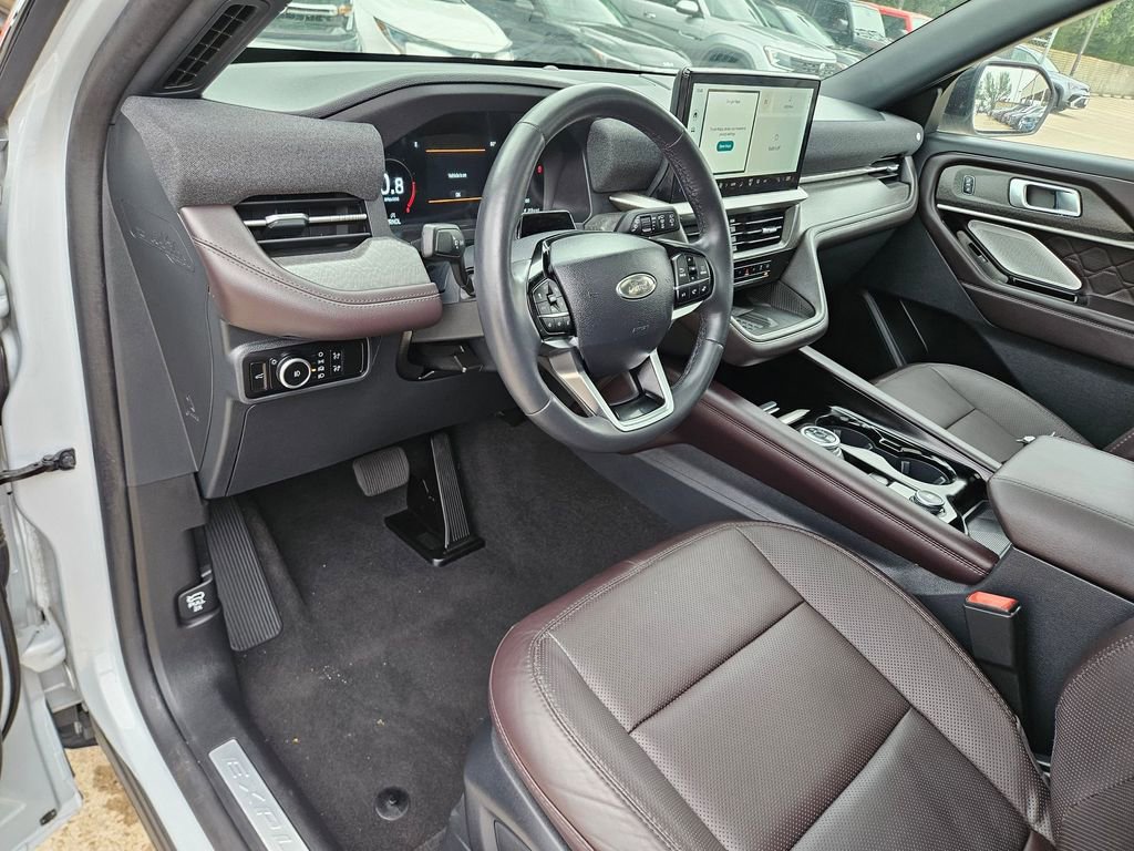 Used 2025 Ford Explorer Platinum w/ LUX Leather Package AWD/4WD image 13