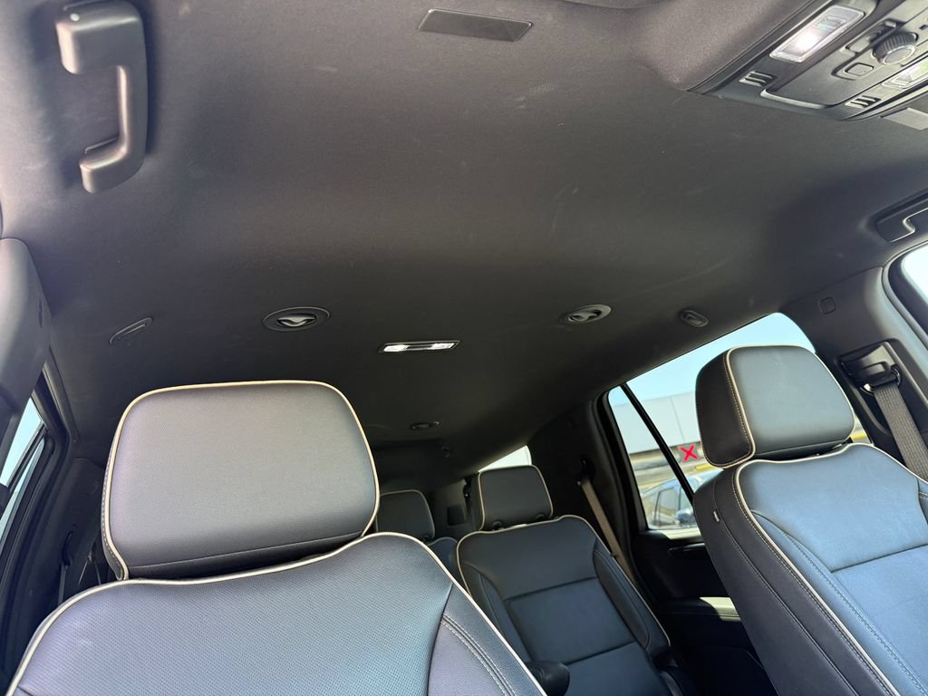 Used 2025 Chevrolet Tahoe Premier AWD/4WD image 14