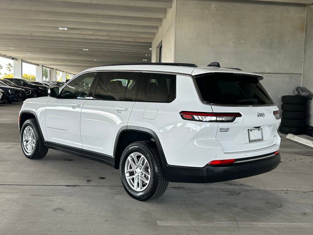 Used 2025 Jeep Grand Cherokee L Laredo image 3